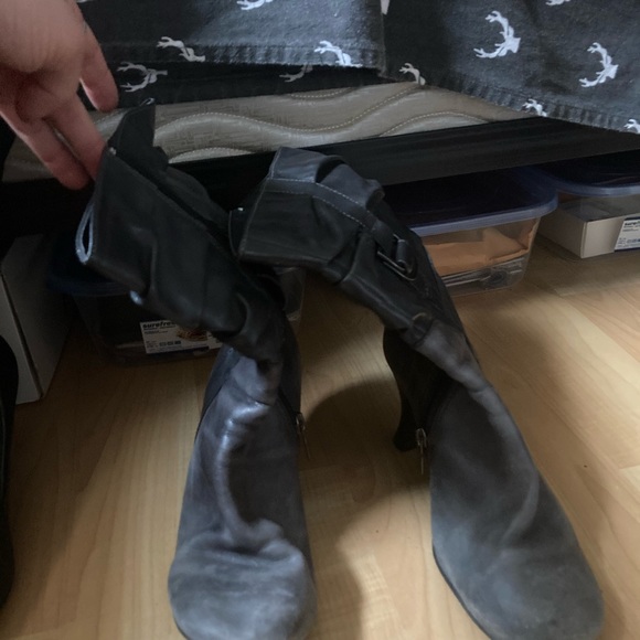 Boots with heels! - Picture 2 of 2